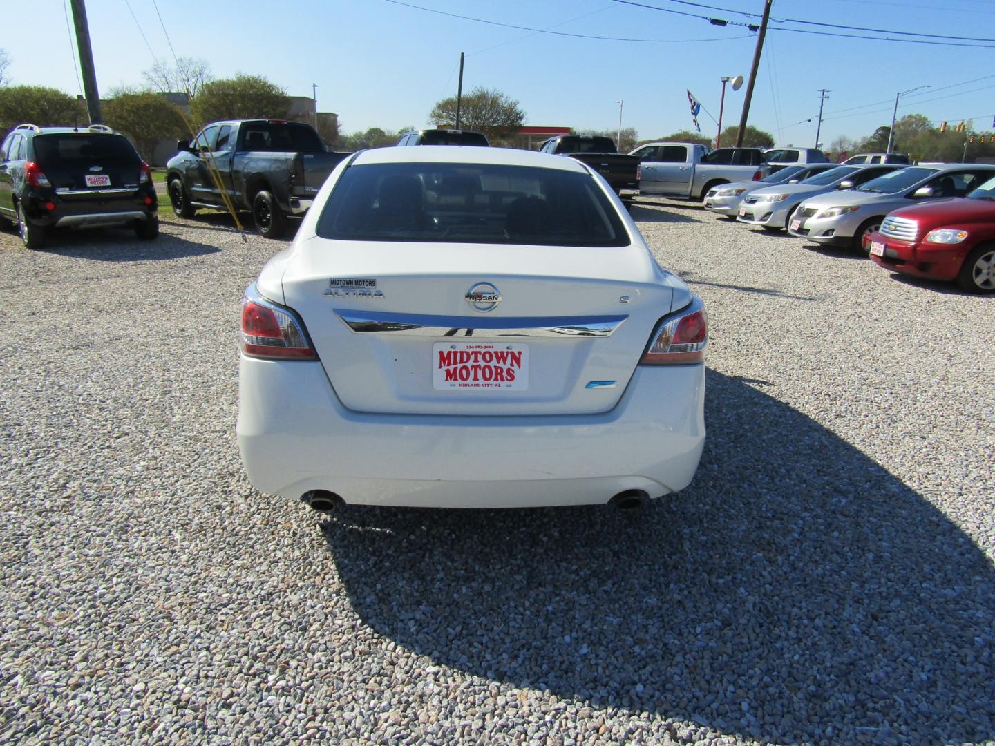 2014 White Nissan Altima 2.5 SL (1N4AL3AP8EN) with an 2.5L L4 DOHC 16V engine, Automatic transmission, located at 15016 S Hwy 231, Midland City, AL, 36350, (334) 983-3001, 31.306210, -85.495277 - Photo#6